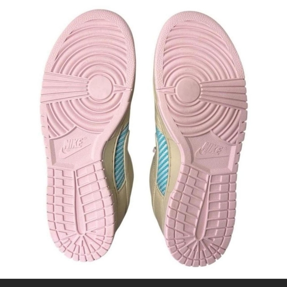 Nike Sneakers in Beige and Teal - Picture 4 of 4